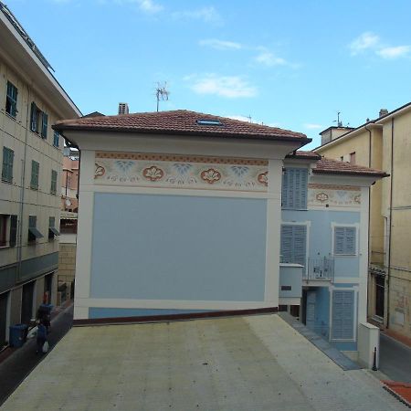 Appartamento Stella Marina In Pieno Centro Di Pietra Ligure Sulla Passeggiata E A Un Passo Dal Mare エクステリア 写真