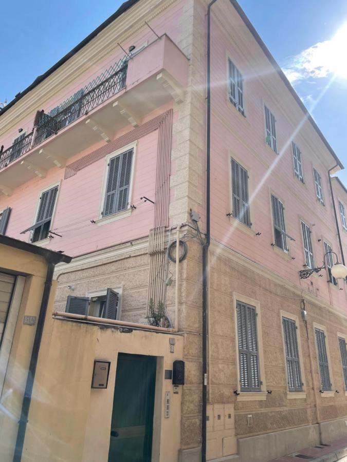 Appartamento Stella Marina In Pieno Centro Di Pietra Ligure Sulla Passeggiata E A Un Passo Dal Mare エクステリア 写真
